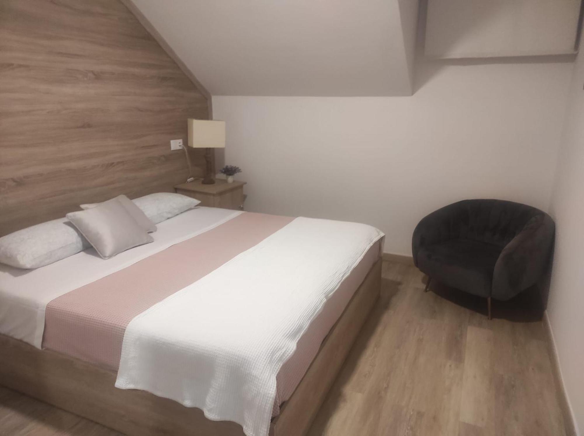 Hotel Apartamentos Seven Rooms Punta Umbria Bagian luar foto